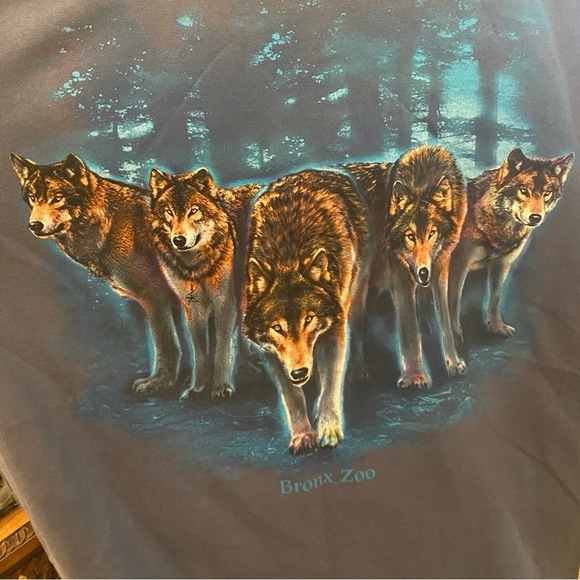 Vintage WILD GEAR Blue Wolf Graphic T-Shirt Size XL-Made in USA - Picture 2 of 7
